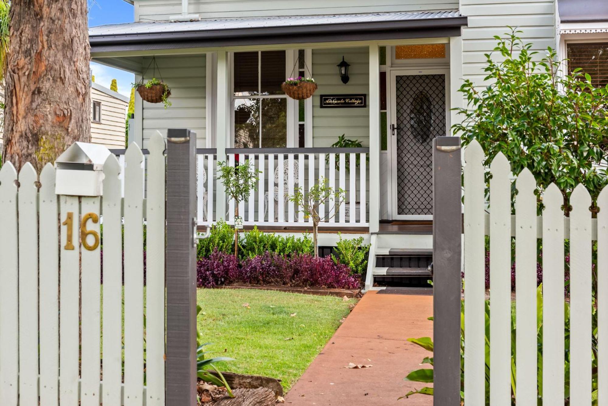 Ambiente Cottage - Pet And Family Friendly Toowoomba Exterior photo